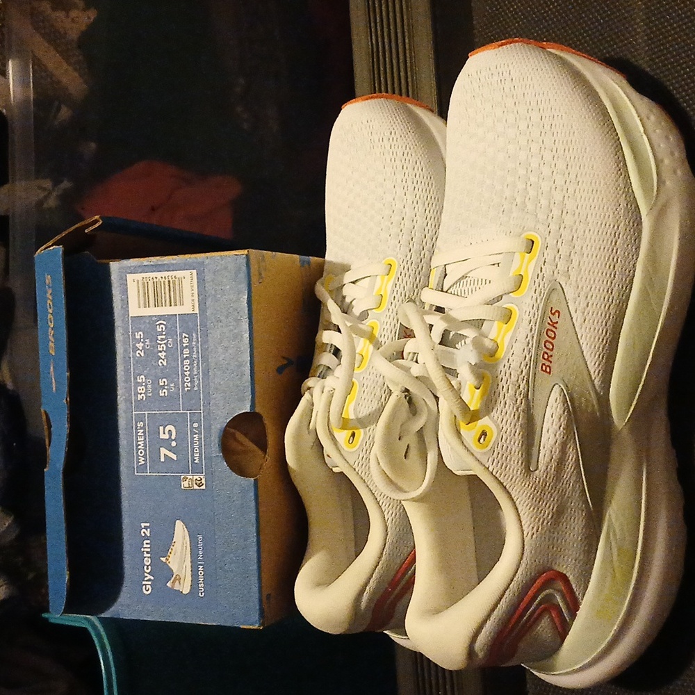 Brand New Brooks Glycerin 21 Shoes, Size 7.5